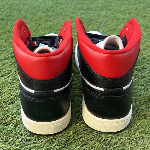 Air Jordan 1 Mid main image 5